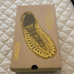 Ladies Keen Uneek sandal. Slightly used but in great condition.